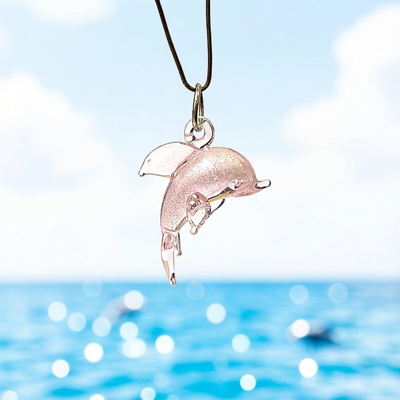 Marine Aquarium Europe - 2個入りミニガラス製イルカペンダント、かわいい海洋動物チャーム、DIYクラフトジュエリー製作アクセサリー、水族館愛好家へのホリデーギフト
